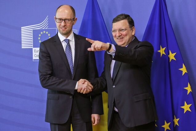 Яценюк: Украина не будет вносить России предоплату за газ