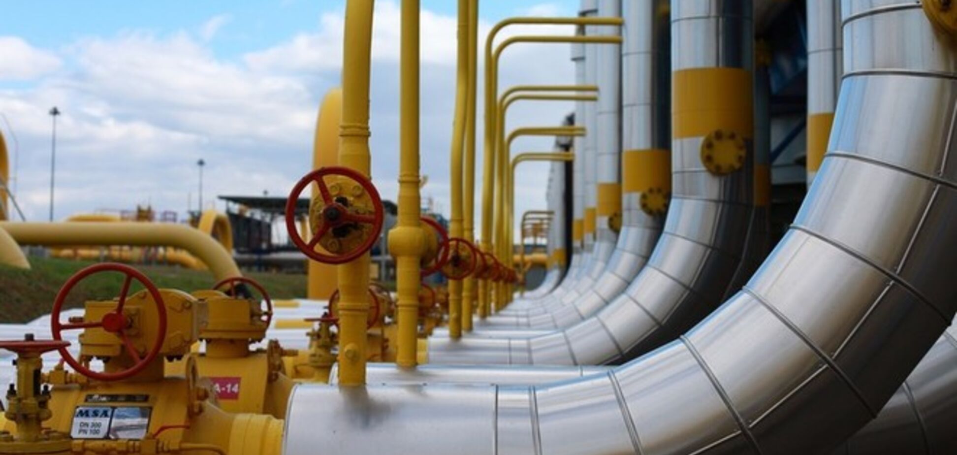 Медведев признал, что Украина платит за газ 'немаленькую' цену