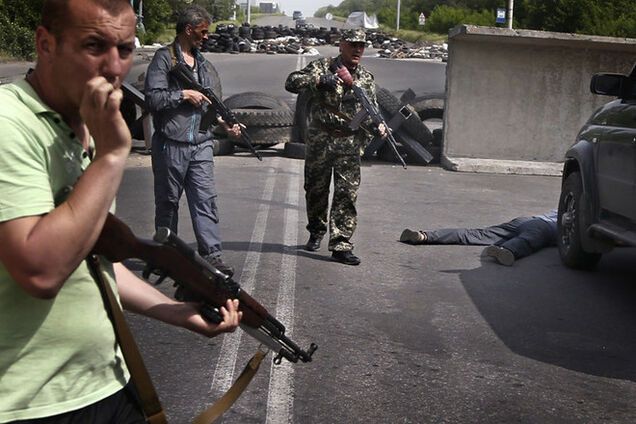 Террористы обстреляли вертолет в Донецке