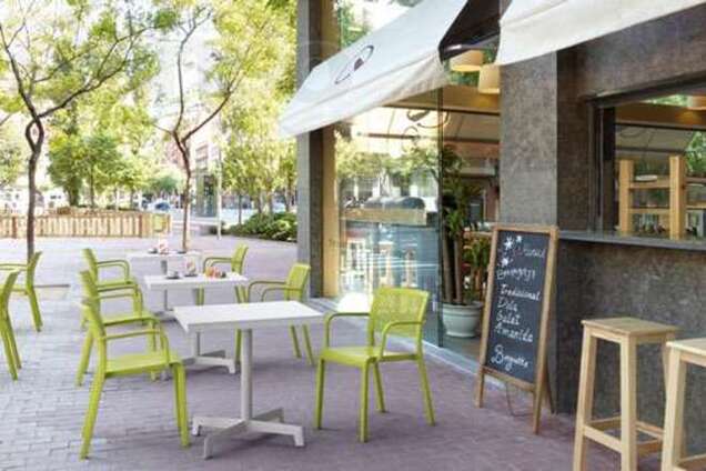 Бондаренко разрешил ресторанам занимать пешеходные тротуары летними площадками - Братковский 