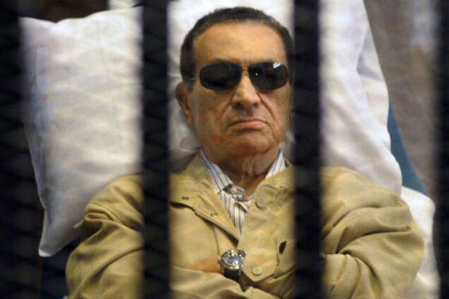 Суд приговорил Мубарака к трем годам тюрьмы за коррупцию
