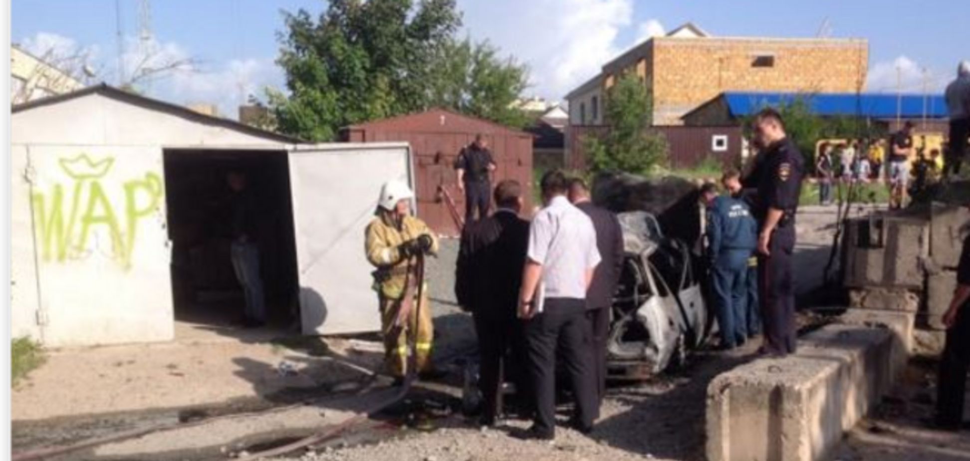 В Симферополе в жилом районе взорвался автомобиль. У хозяина сильные ожоги