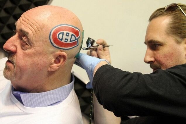 Мэр канадского города сделал на голове тату логотипа хоккейного клуба