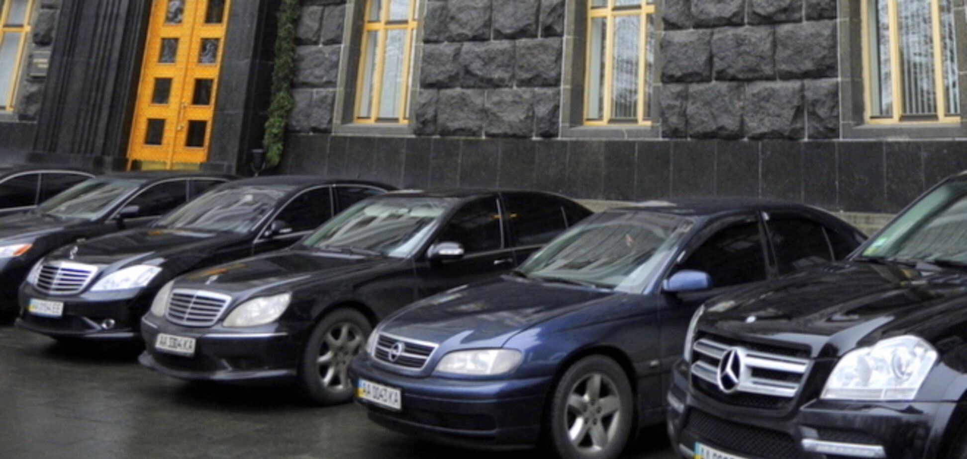 Стала известна дата проведения торгов по продаже машин Януковича