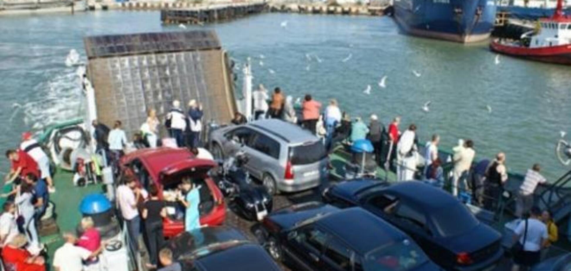 Паромная переправа в Крыму не выдерживает нагрузки – в очередях сотни машин