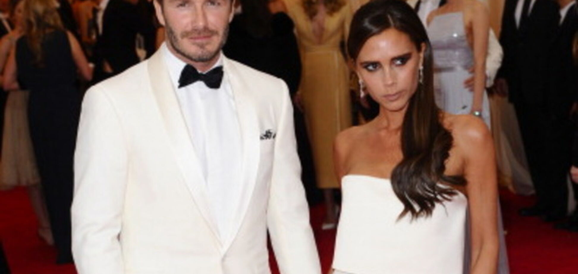 Пример воспитания. 15-летний сын Бэкхемов работает официантом