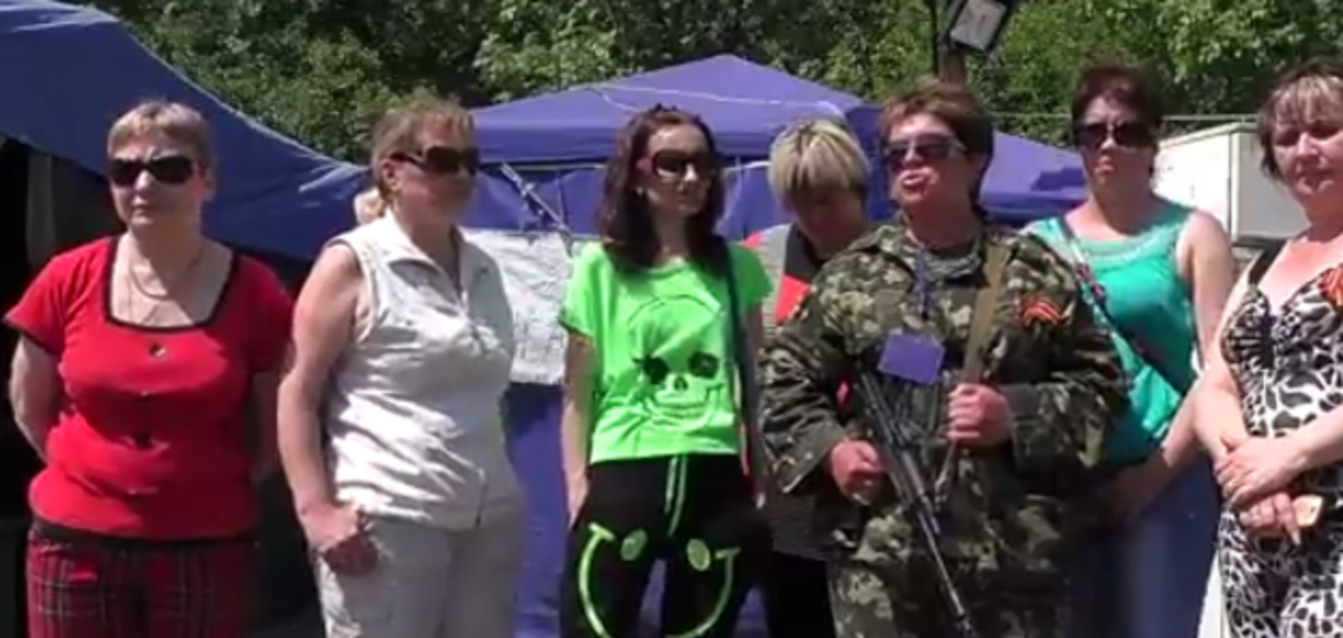 На Луганщині збройні жінки обіцяють не пускати 'бендерівського сволота' в своє місто