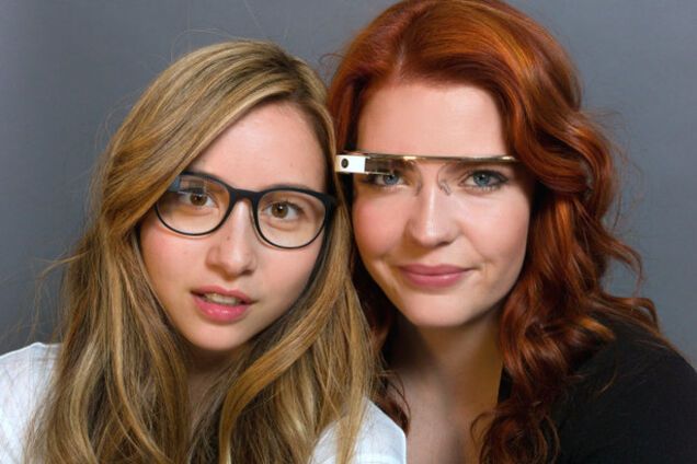 Google выпустит 'умные' очки в классической оправе