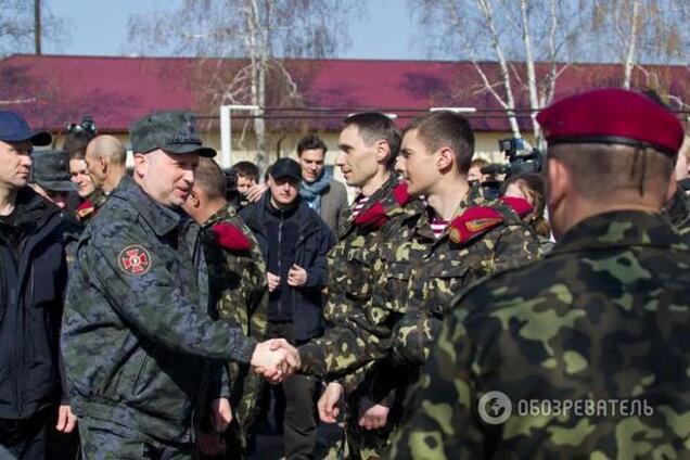 Отслуживших солдат-срочников задержат в Нацгвардии до полугода