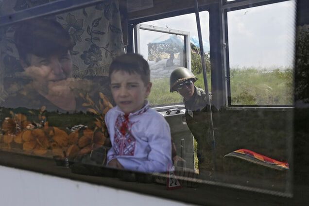 На Луганщине из-за боевых действий закрылись все школы