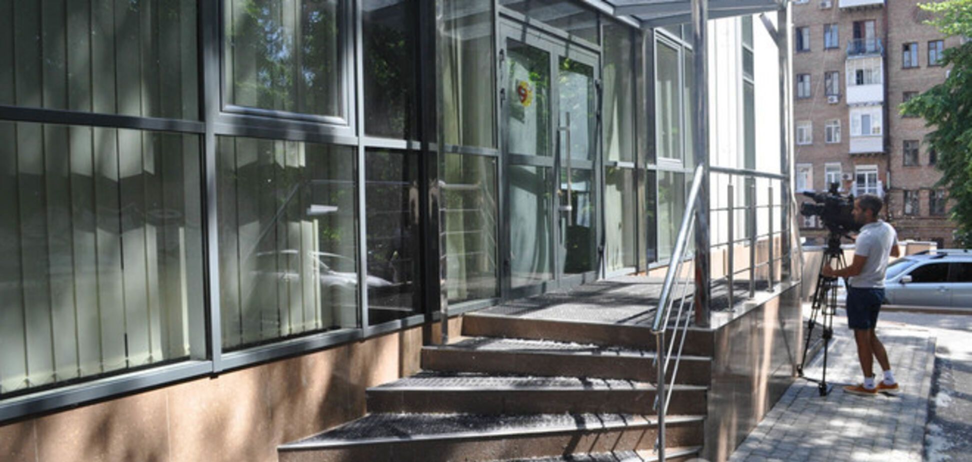 Захоплення 'Вістей' податківцями: основні версії події