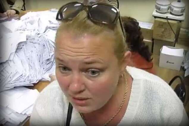 Скандальная блондинка-гастролер сыграла роль 'жертвы артобстрела из Славянска'