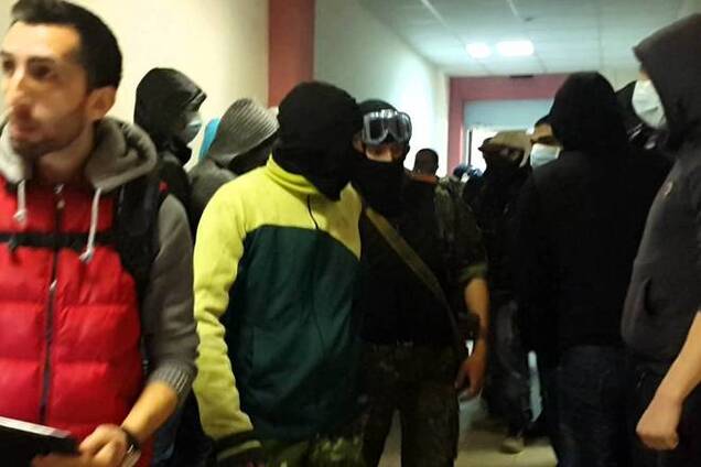 'Грифон' утихомирил 'молодчиков', которые ворвались в Окружной админсуд Киева