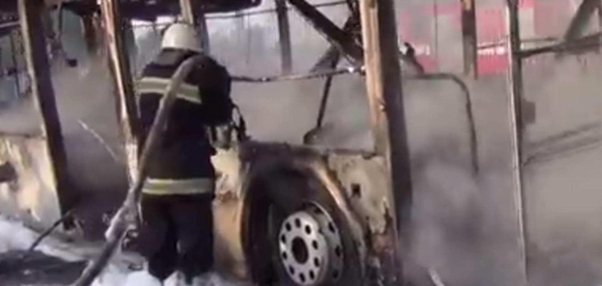 Попередня причина пожежі автобуса на Троєщині - коротке замикання