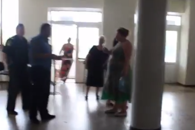 Пособники террористов захватили окружком в Артемовске