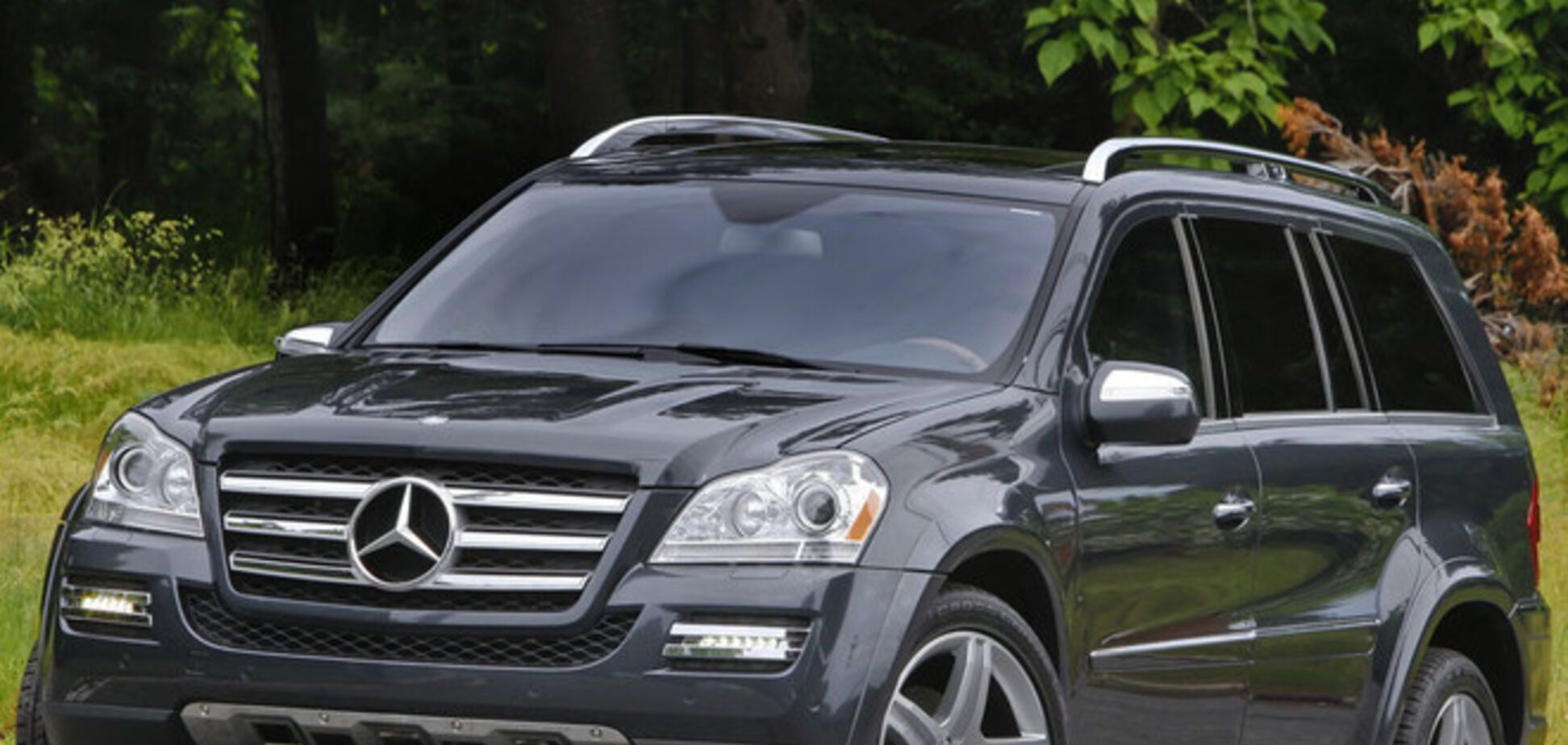 Клерки НБУ ездят на 200 авто, среди которых Mercedes Арбузова за 2,5 млн грн