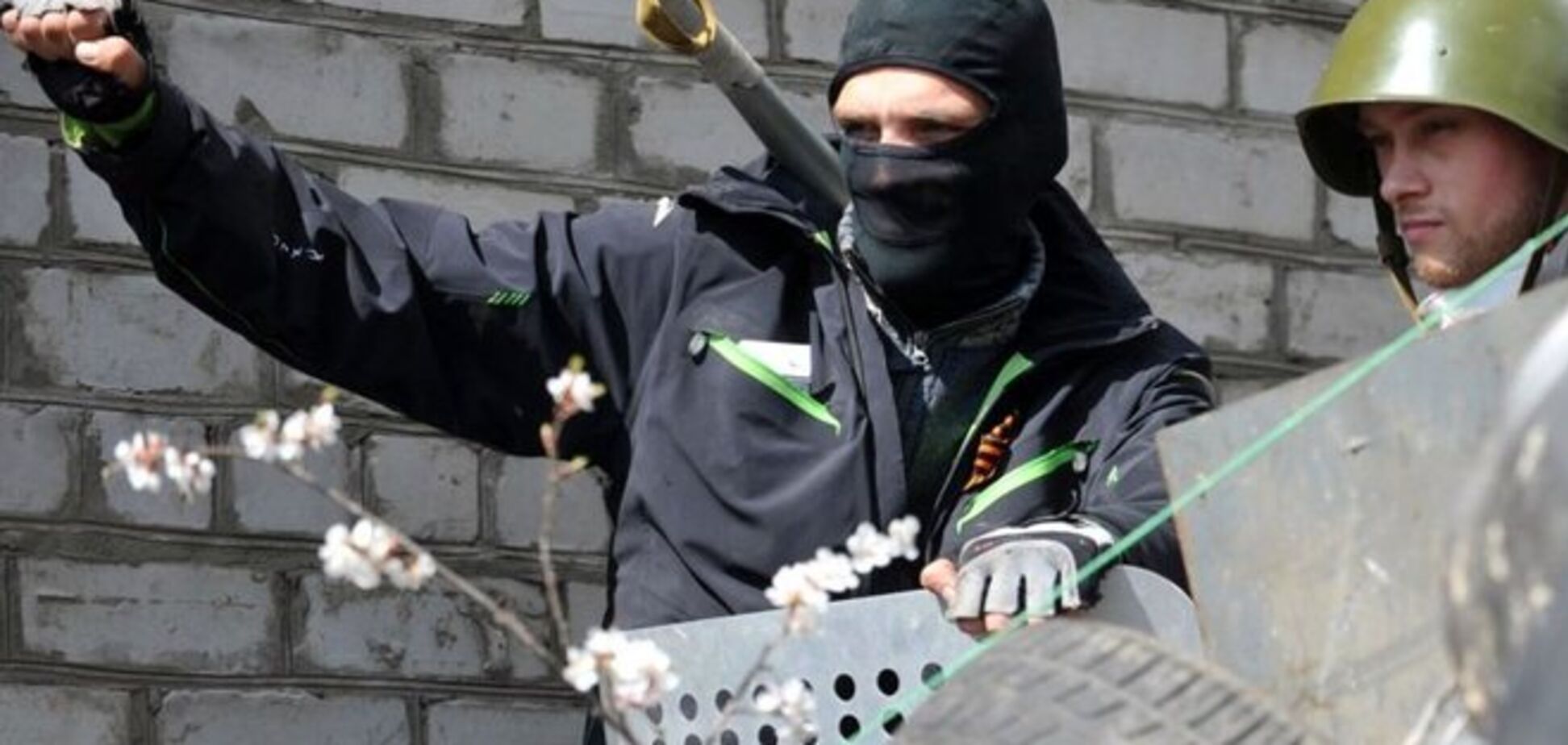 Террористы разгромили палатку священников в Донецке