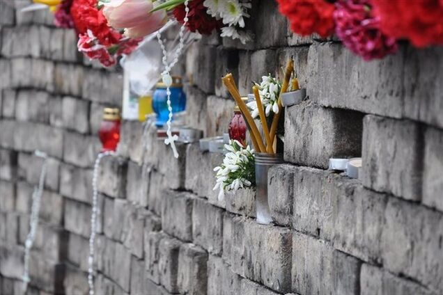 Кабмин выплатит по 122 тыс грн семьям погибших 'Небесной сотни'