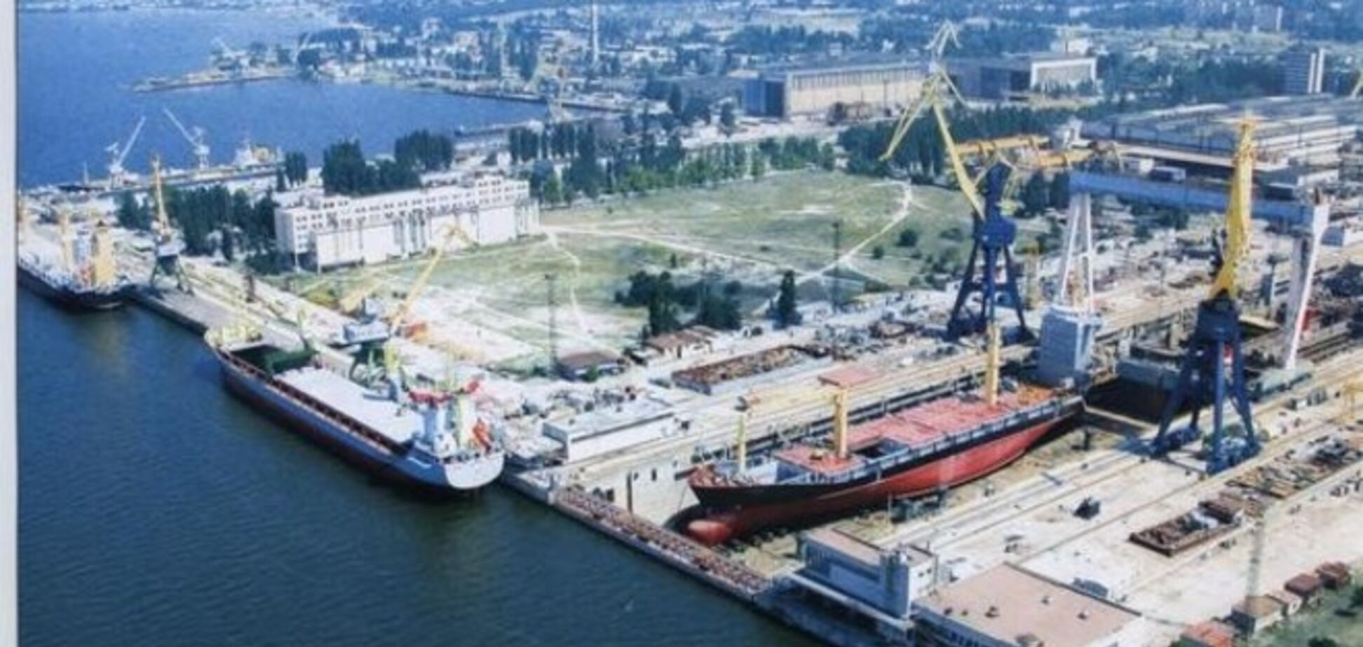 Губернатор Николаевской области Романчук требует от завода 'Океан' выплатить ему 37 млн грн