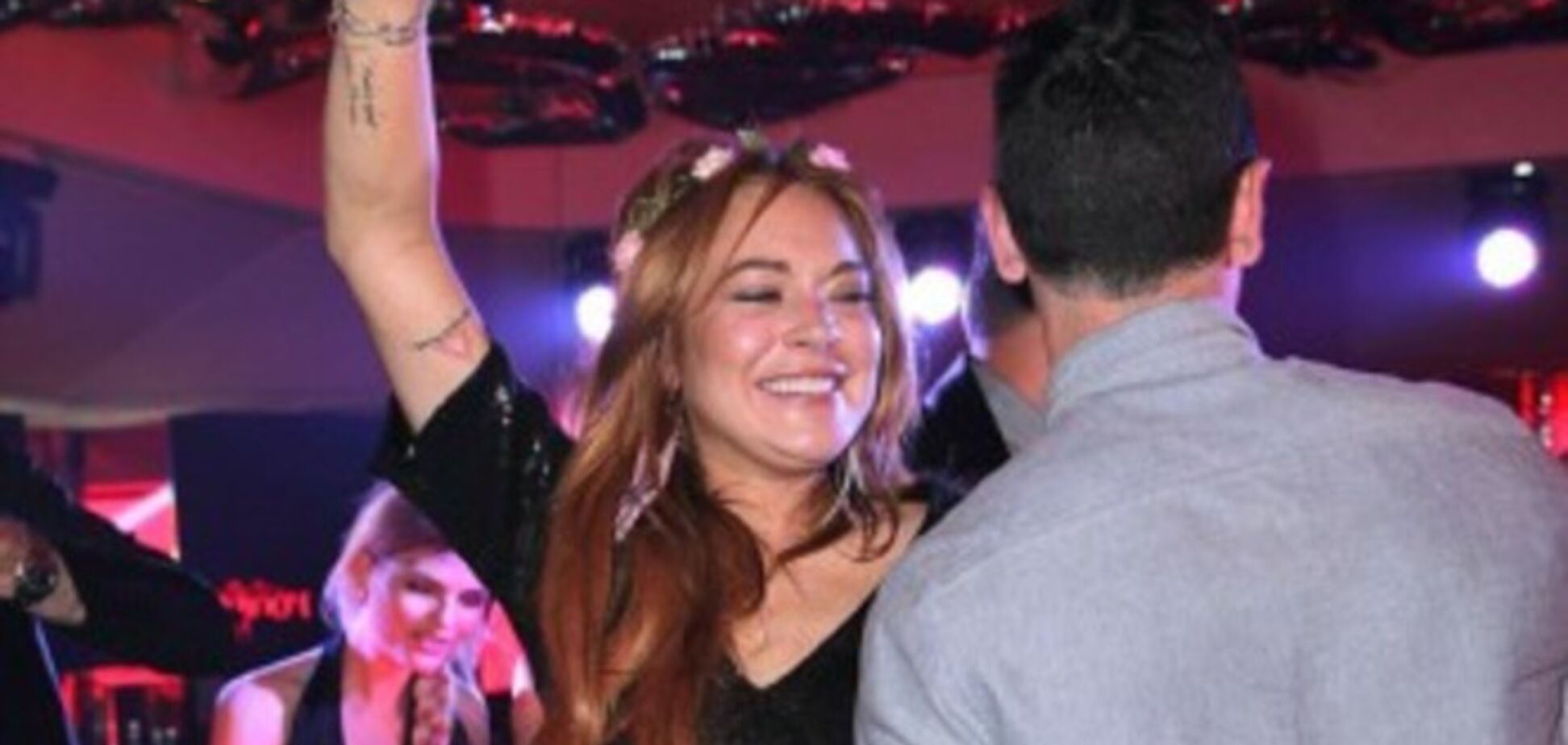 Линдси Лохан устроила пьяные танцы в Каннах