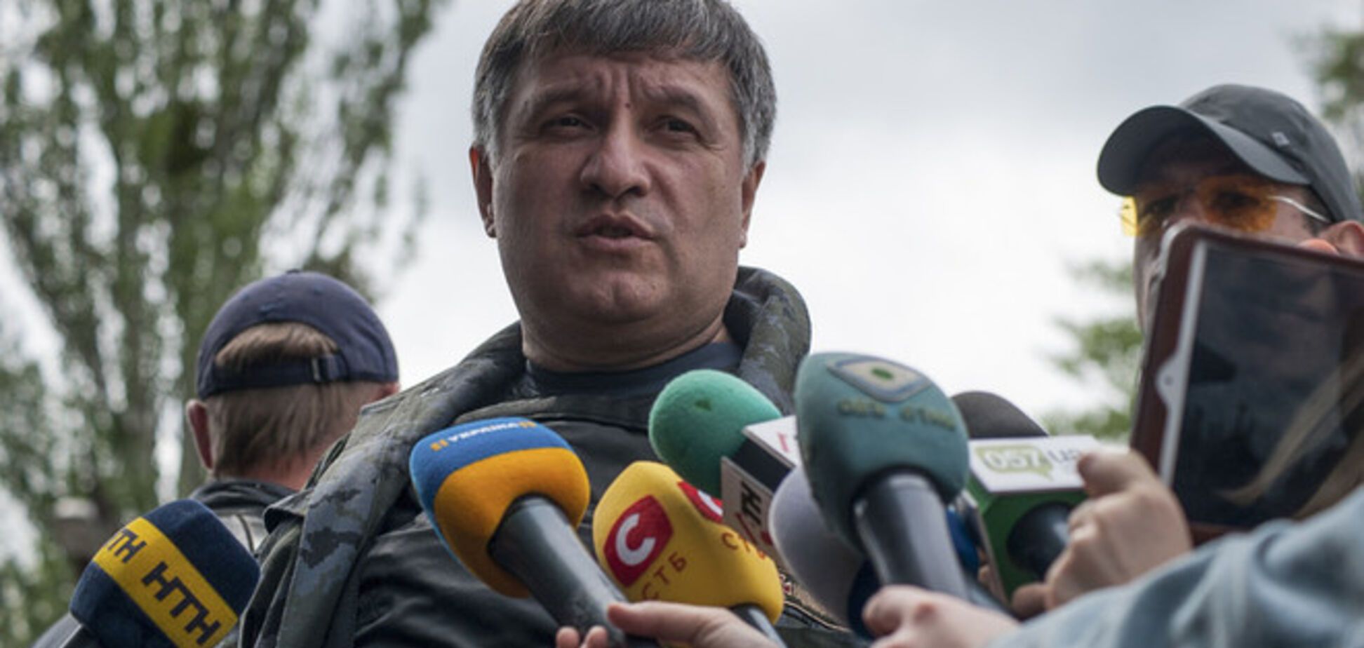 Аваков сообщил о массовых нарушениях в 'день тишины' перед выборами