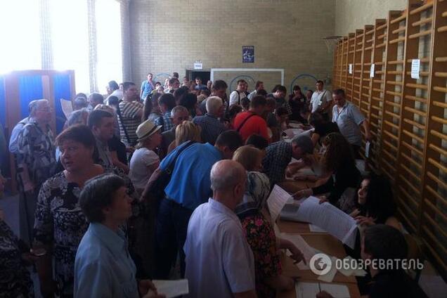 В Киеве избиратели по часу-полтора стояли в очередях