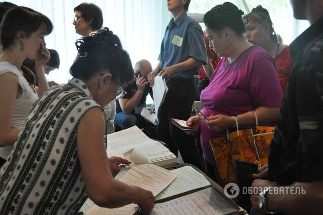 В Николаеве 20 'титушек' блокировали наблюдателей из Канады и Молдовы