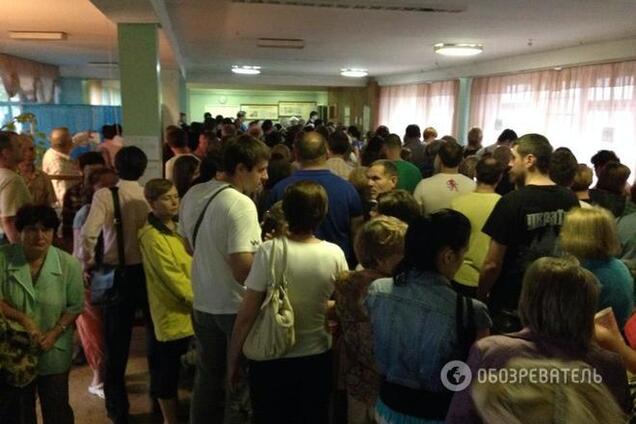 Аншлаг на избирательном участке в Киеве: голосование закончилось после 22:00