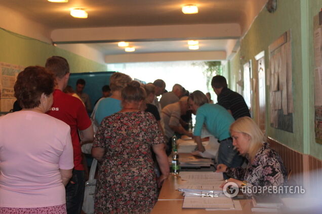 В Киеве на избирательных участках уже стоят очереди