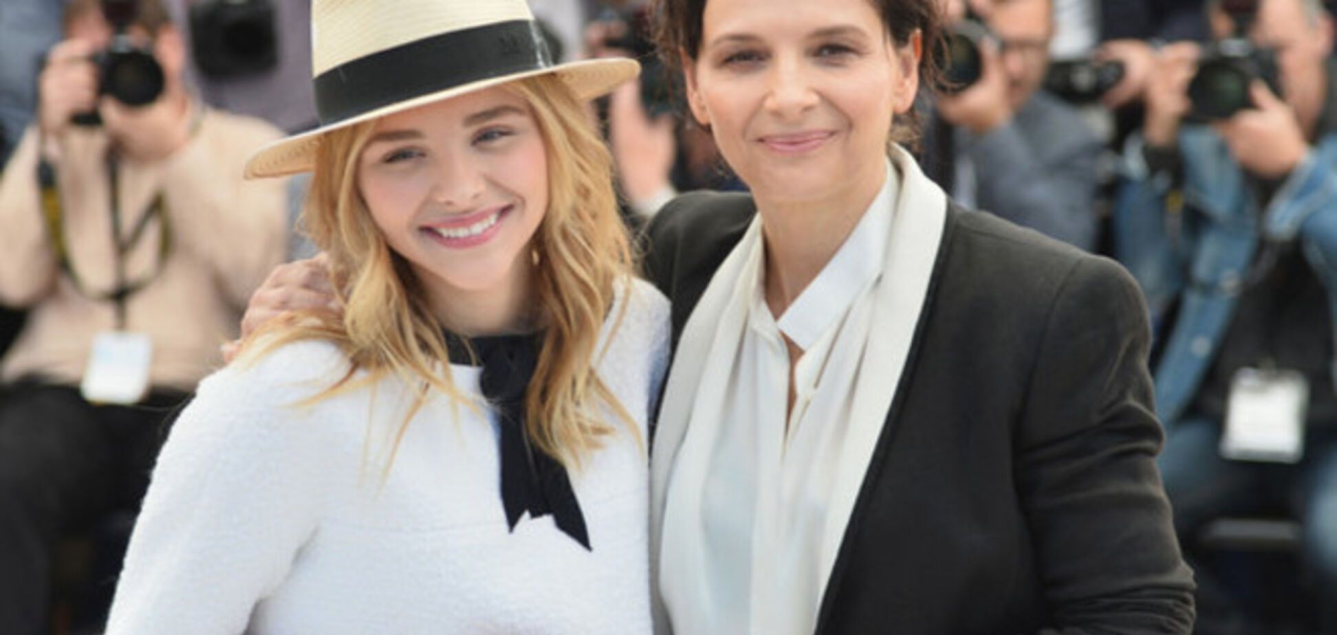 'Дачный' прикид Хлои Морец в Каннах