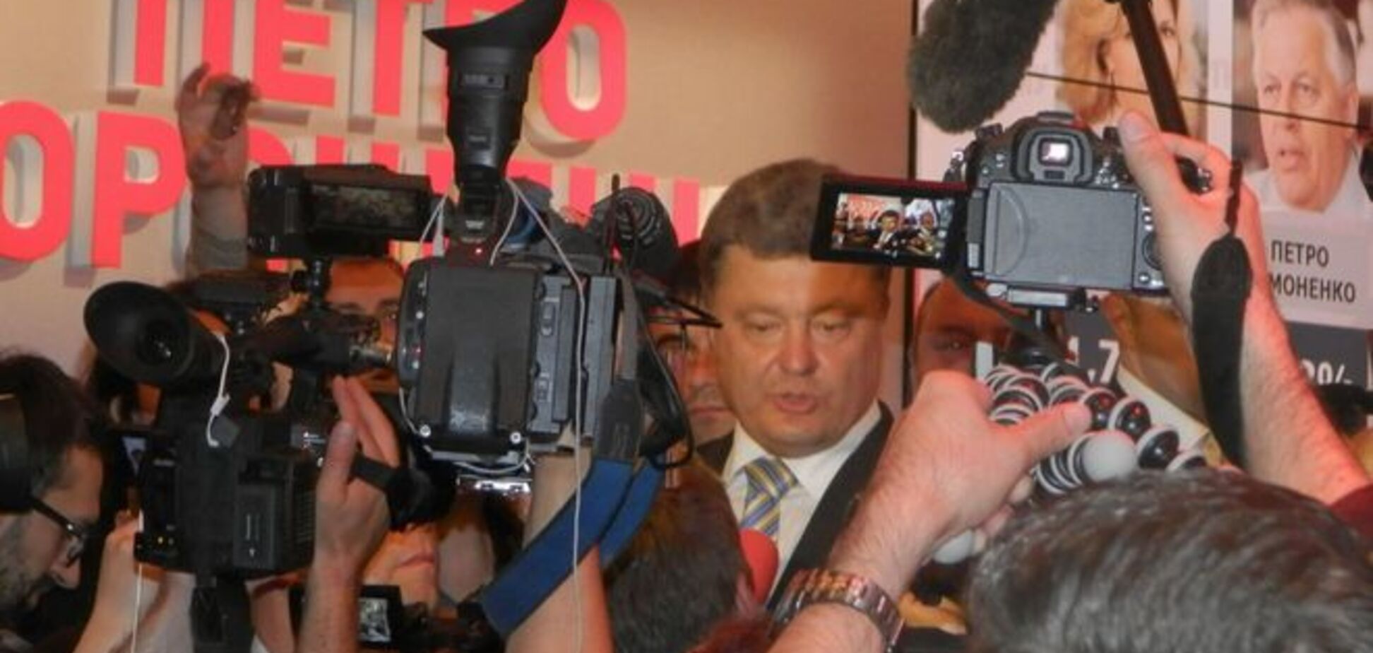 Бекстейдж штаба Порошенко: конфеты от 'Roshen' и тьма народу