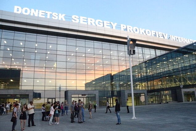 В аэропорту Донецка идут переговоры между террористами и украинскими военными