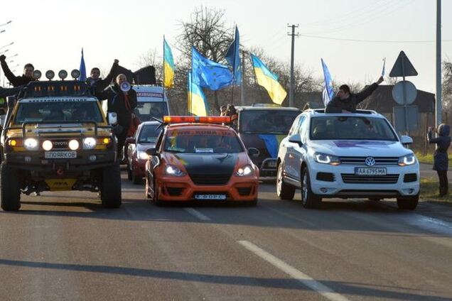 Автомайдан уходит в оппозицию к власти