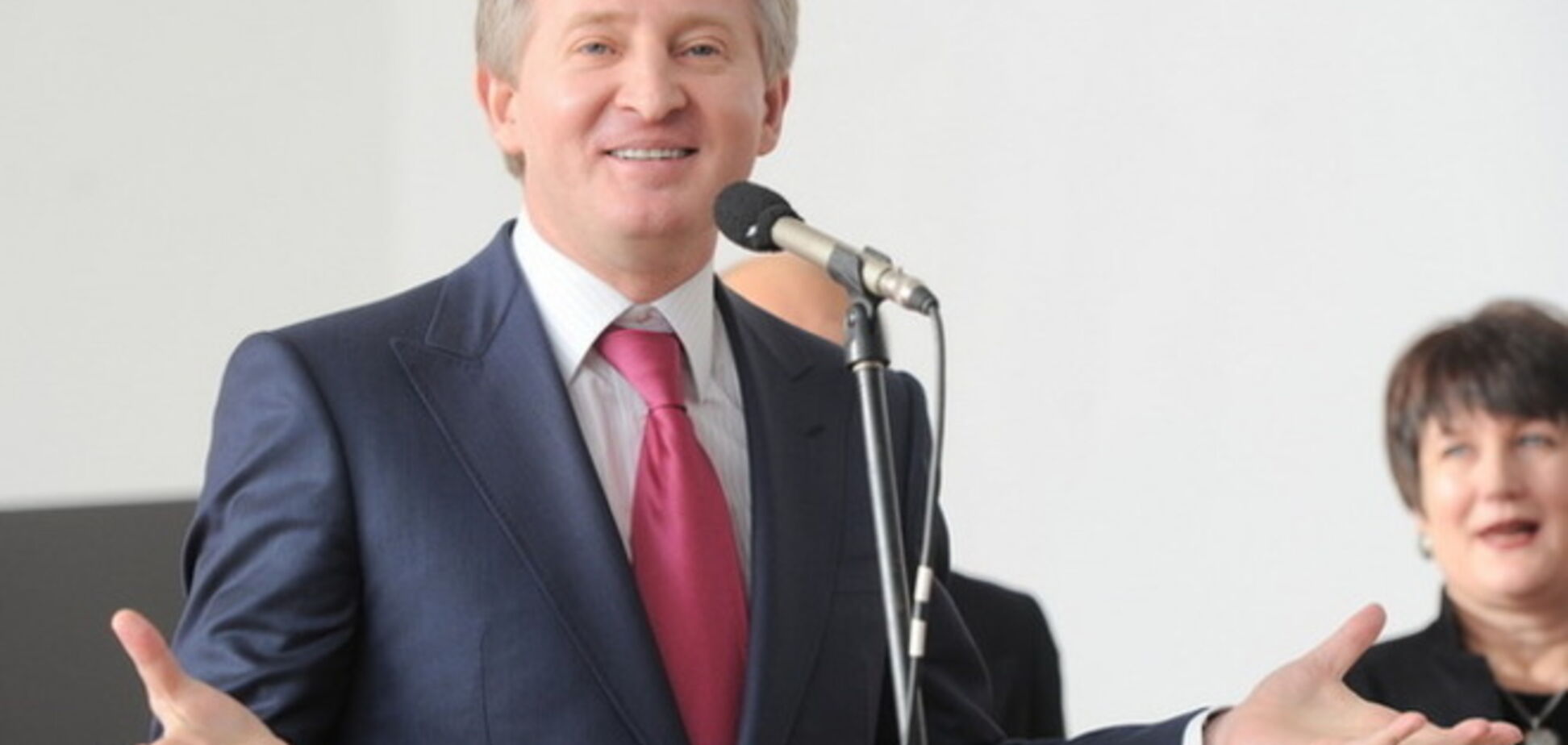 Ахметов решил не возвращаться в Донецк, пока там все не успокоится