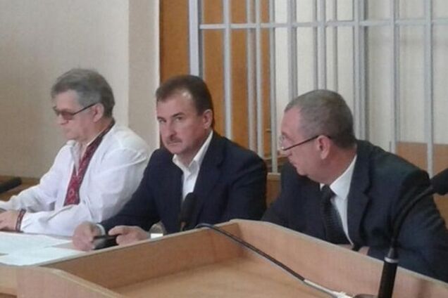 Возле Печерского суда Попова облили йодом