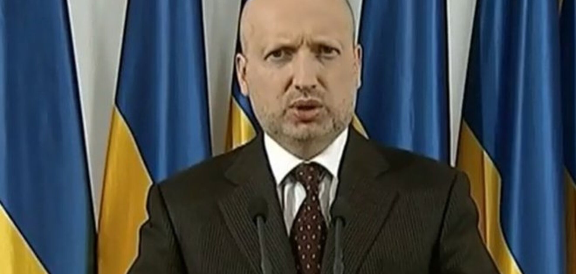 Турчинов заявил, что выборы состоялись во всех областях Украины, и поздравил Порошенко с победой