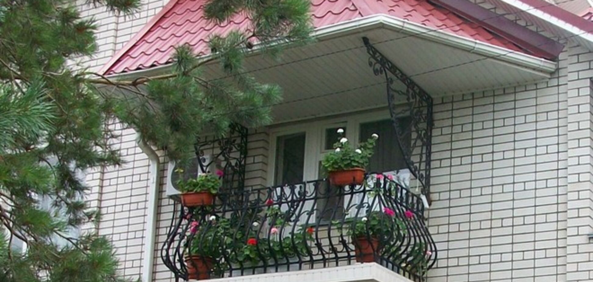 Как на лето обустроить свой балкон