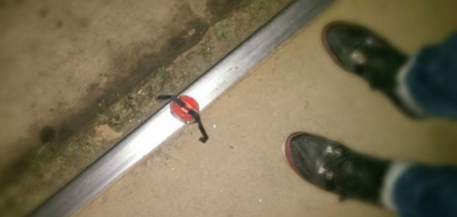 Киевлян ночью пугали взрывами на трамвайных путях