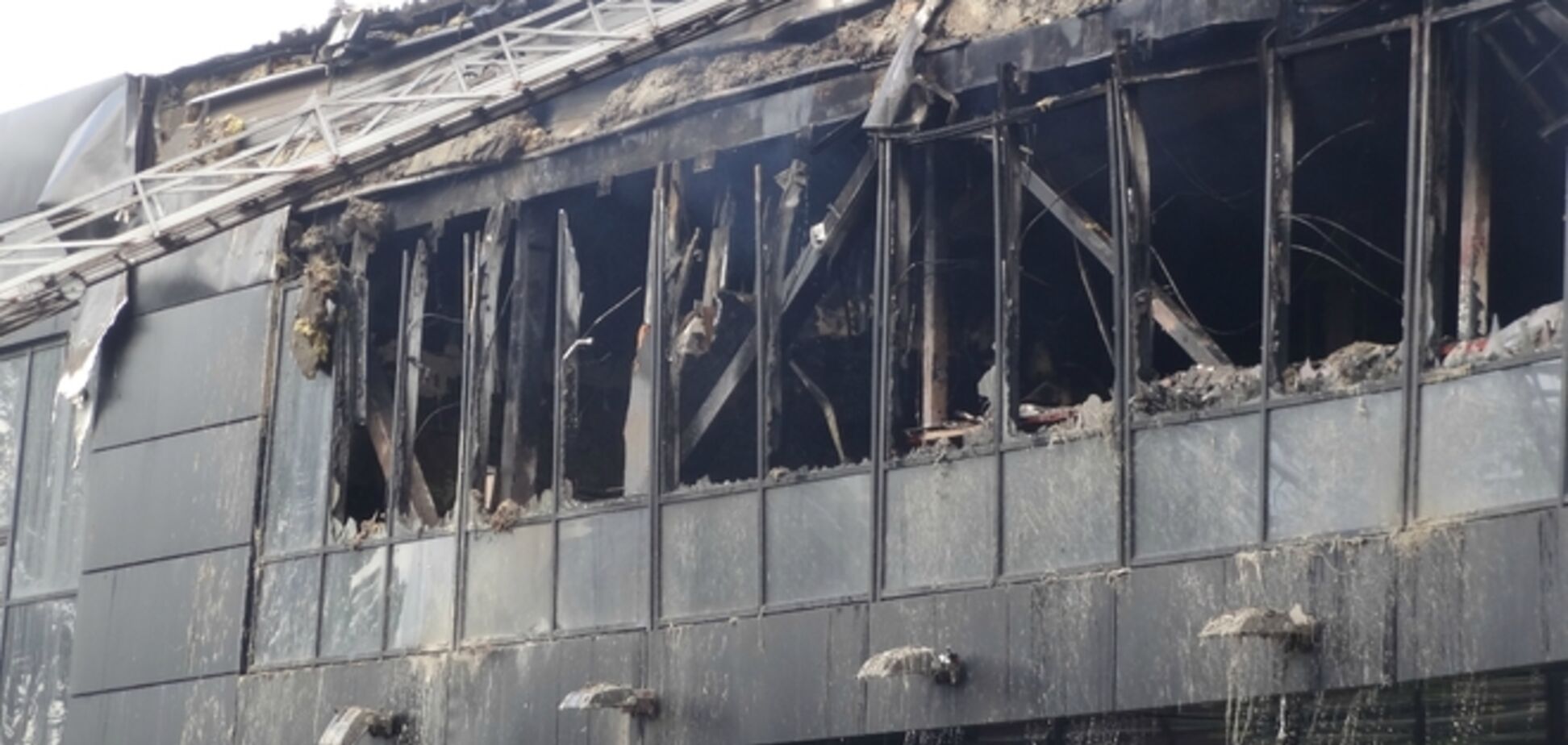 ХК 'Донбасс' и вся хоккейная общественность возмущены поджогом арены 'Дружба'