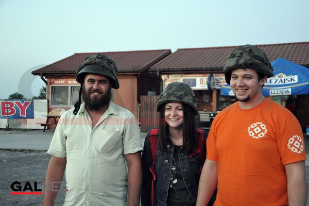 Львовяне 'на себе' перевезли из Польши бронежилеты для украинских военных