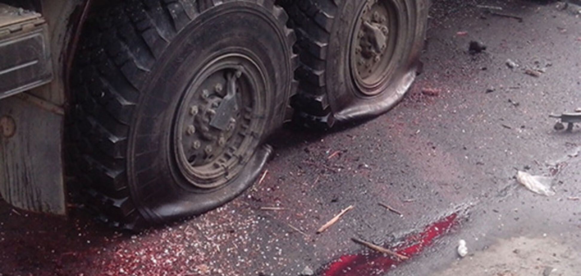 В Донецке военные уничтожили два 'КамАЗа' с боевиками, погибло как минимум 35 террористов