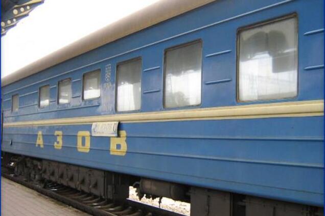 Поезд Киев-Мариуполь остановился в поле на Донетчине из-за обстановки в регионе