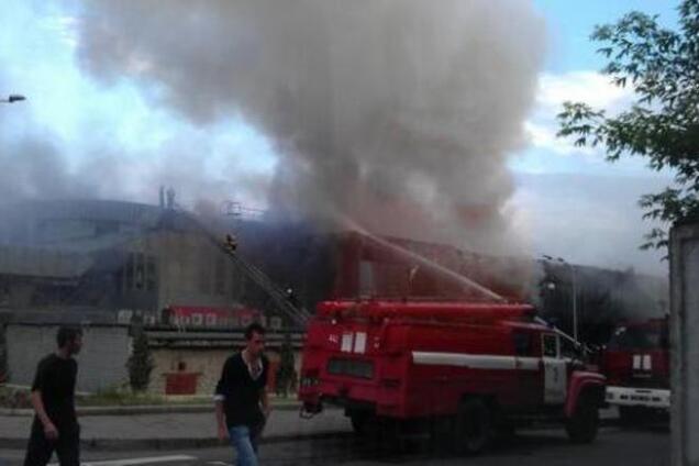 У Донецьку посібники терористів в семи місцях підпалили палац спорту 'Дружба'