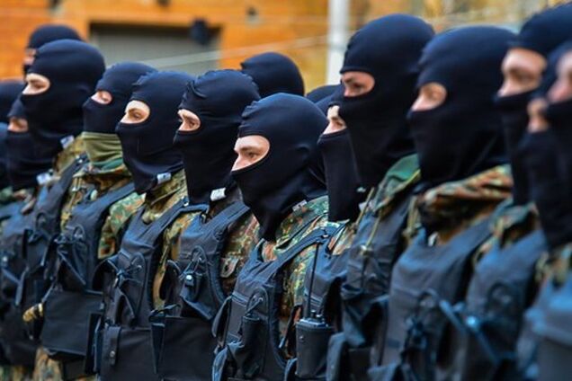 Бойцы батальона МВД 'Азов' обнародовали досье на ликвидированных в Торезе террористов