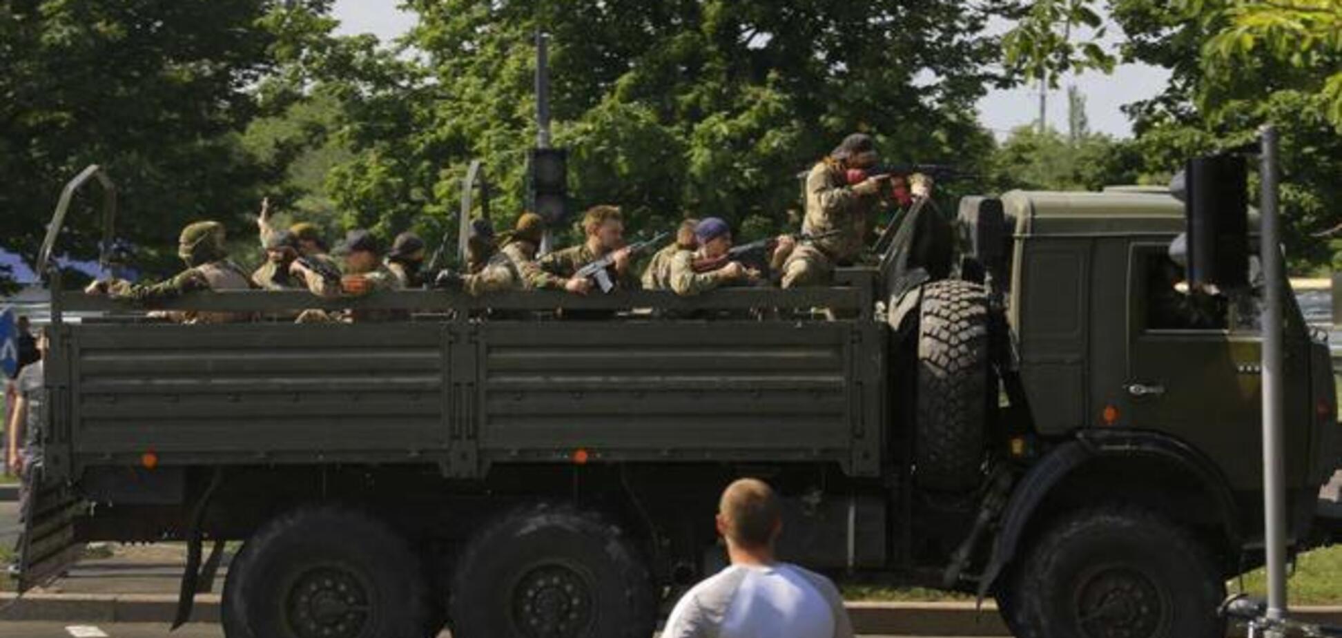 Терористи з мінометів обстріляли військову частину в Донецьку