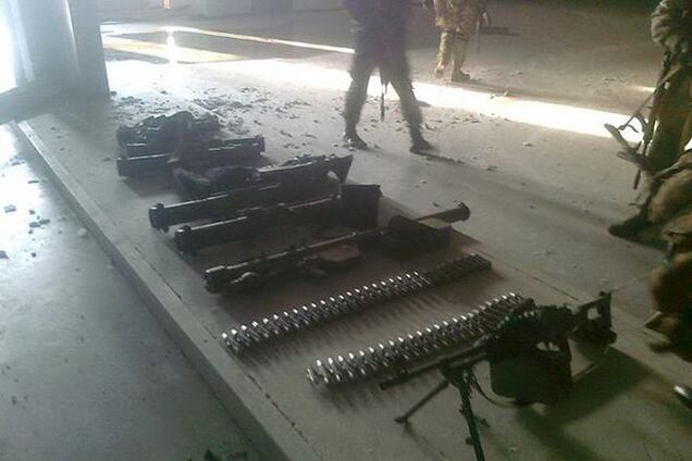 Аваков опубликовал фото оставшегося от террористов оружия: его завезли из РФ