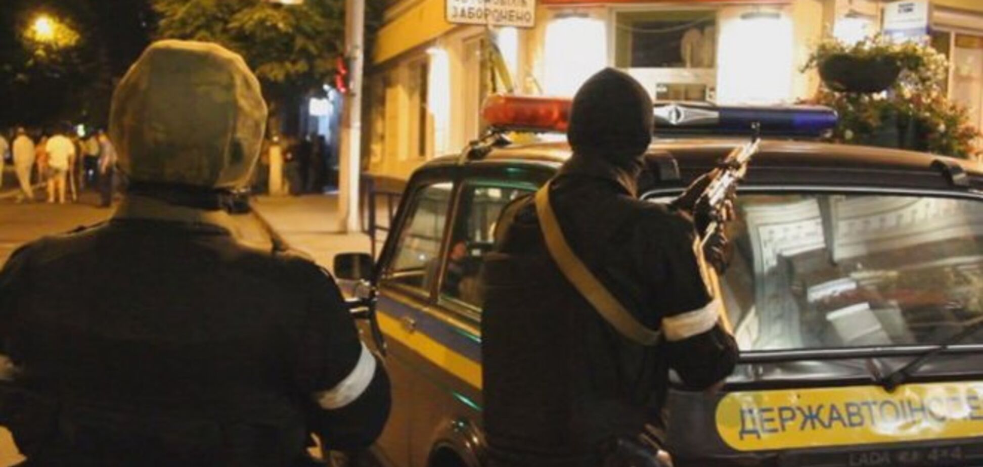 В Житомире неспокойно: стрельба, заложники и неизвестные в масках