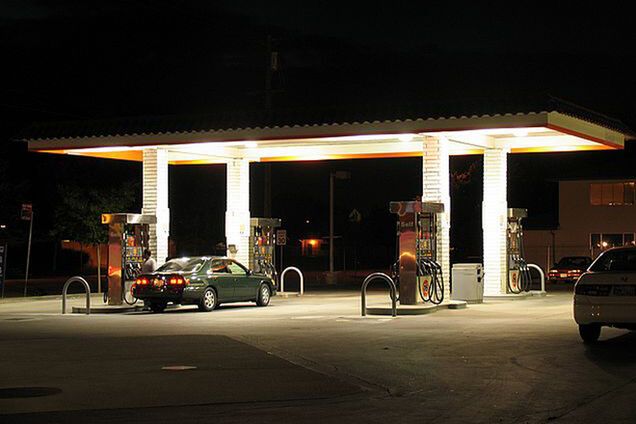 У Донецьку троє невідомих з пістолетами пограбували АЗС