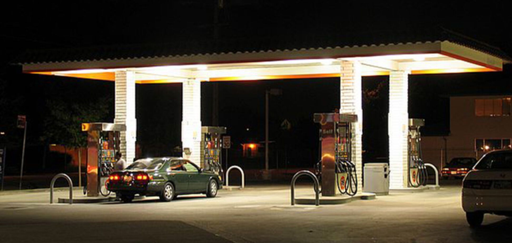 У Донецьку троє невідомих з пістолетами пограбували АЗС