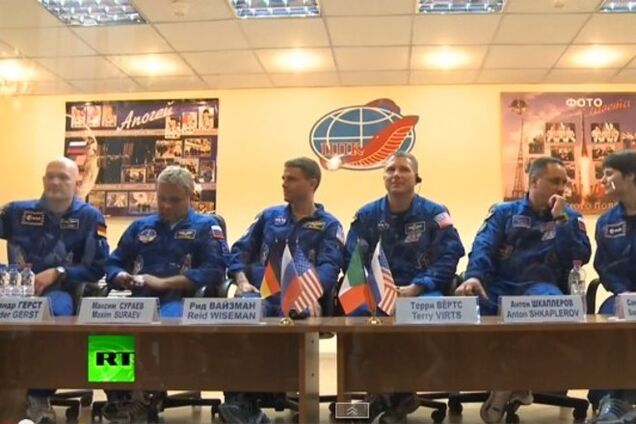 Космонавты жестом ответили на вопрос об отношениях России, Германии и США